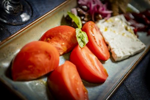 GALEON DINE & WINE