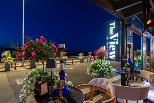 THE VIEW CAFÉ BAR